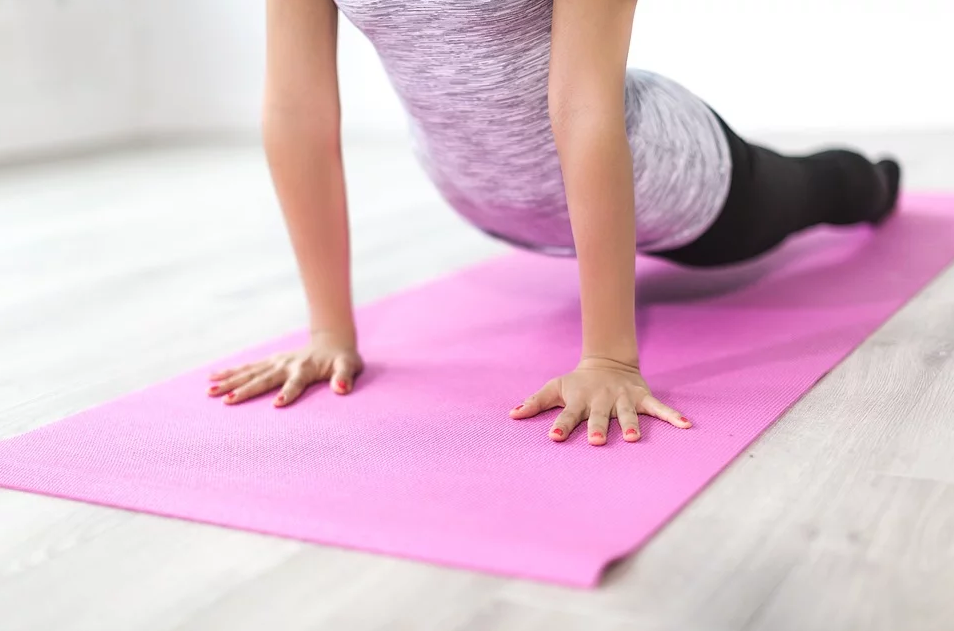 Skarpetki do jogi – dlaczego są tak istotne podczas ćwiczeń?