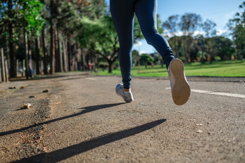 Buty biegowe w teren – dlaczego każdy biegacz powinien je mieć?